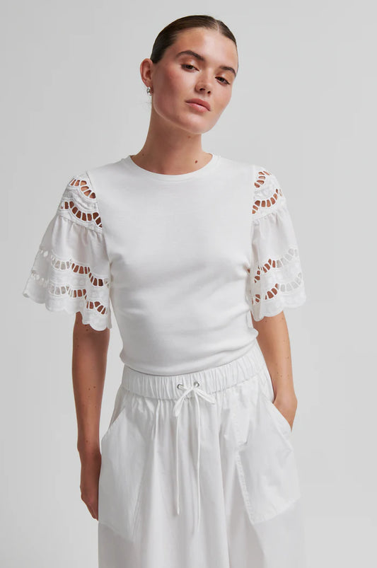 Lawra tee