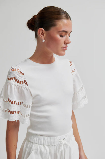 Lawra tee