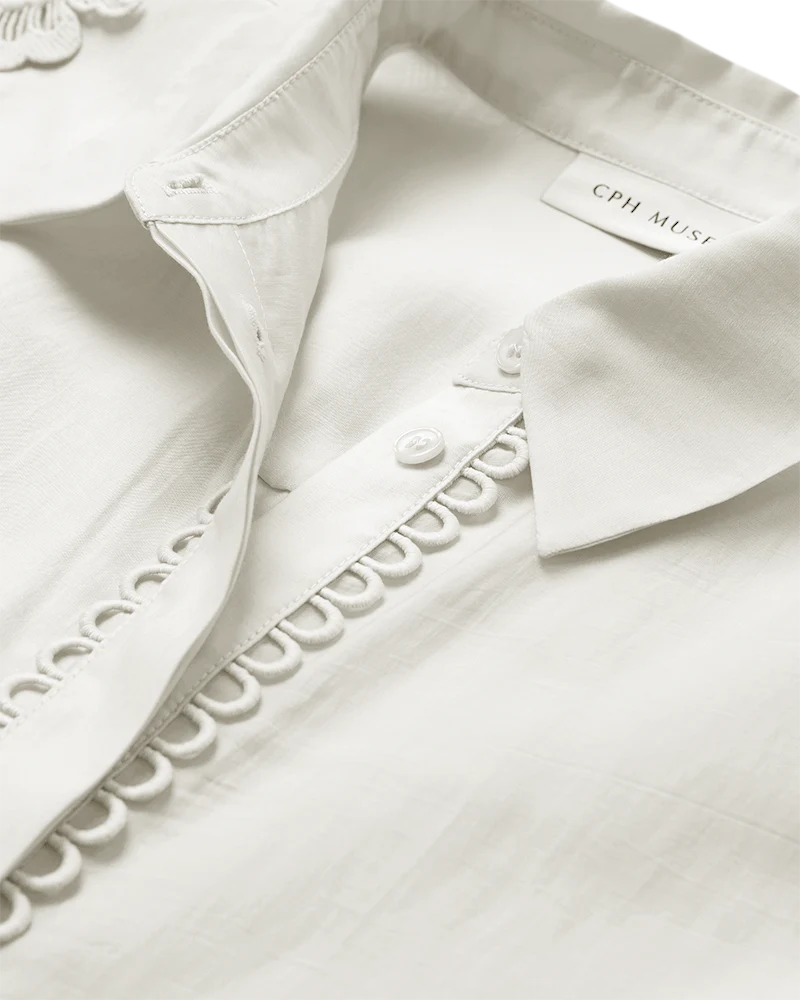 CMMOLLY - EMBROIDERED SHIRT IN WHITE